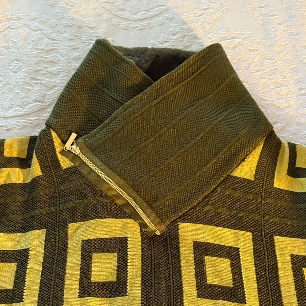 Gently loved Silversilk Mens Fashion Sweater Olive Fur Collar